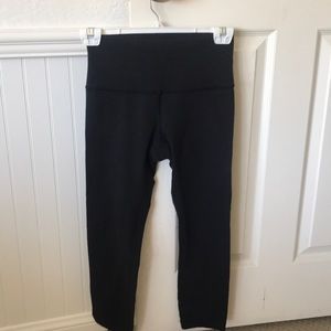 Lululemon size 6 black Capri